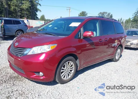 2014 Toyota Sienna Xle V6 8 Passenger z USA, uszkodzony, nr VIN 5TDYK3DCXES422087